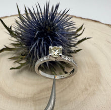 Load image into Gallery viewer, Diamond ring in white gold with 0,77 tcw. diamonds