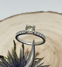 Load image into Gallery viewer, Diamond ring in white gold with 0,77 tcw. diamonds