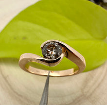 Load image into Gallery viewer, Ring in 14 ct. rose gold with 0,53 ct. diamond