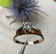 Load image into Gallery viewer, 14 ct. yellow gold ring with 0,28 ct. diamond