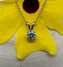 Load image into Gallery viewer, 14 ct. white gold necklace with 0,61 ct. diamond