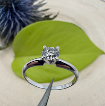 Load image into Gallery viewer, Ring in 14 ct. white gold with 0,40 ct. diamond