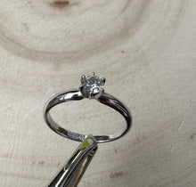 Load image into Gallery viewer, 14 ct. goldring with 0,27 ct. diamond