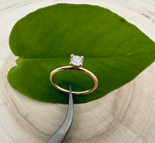 Load image into Gallery viewer, 14 ct. goldring with 0,35 ct. diamond