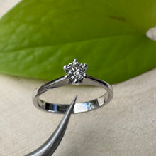 Load image into Gallery viewer, Ring in 14 ct. white gold with 0,25 ct. diamond