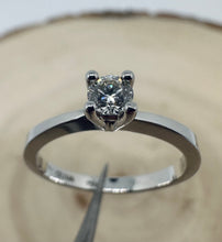 Load image into Gallery viewer, 18 ct. white gold ring with 0,20 ct. diamond.