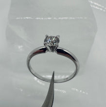 Load image into Gallery viewer, Ring in 14 ct. white gold with 0,40 ct. diamond