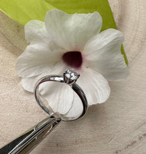 Load image into Gallery viewer, 14 ct. goldring with 0,27 ct. diamond