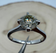 Load image into Gallery viewer, Ring in 14 ct. white gold with 1,02 ct. diamond.