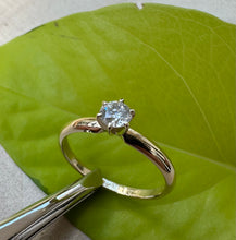 Load image into Gallery viewer, 14 ct. goldring with 0,30 ct. diamond
