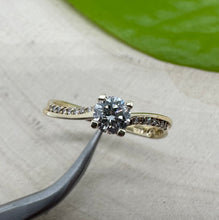 Load image into Gallery viewer, 14 ct. gold ring with 0,47 tcw. diamonds