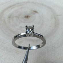 Load image into Gallery viewer, 18 ct. white gold ring with 0,25 ct. diamond