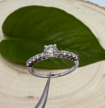 Load image into Gallery viewer, 14 ct. white gold ring with 0,59 tcw. diamonds