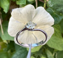 Load image into Gallery viewer, 14 ct. white gold ring with 0,47 ct. diamond