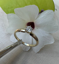 Load image into Gallery viewer, 14 ct. goldring with 0,30 ct. diamond