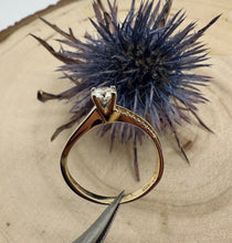 Load image into Gallery viewer, 14 ct. gold ring with 0,47 tcw. diamonds