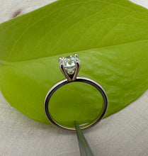 Load image into Gallery viewer, 14 ct. goldring with 1,09 ct. diamond