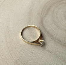 Load image into Gallery viewer, 14 ct. yellow gold ring with 0,28 ct. diamond