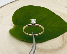 Load image into Gallery viewer, 14 ct. goldring with 0,35 ct. diamond