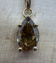 Load image into Gallery viewer, Necklace in 14 ct. gold with a 2,20 ct. diamond pendant.