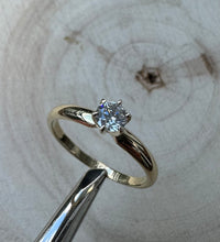 Load image into Gallery viewer, 14 ct. goldring with 0,30 ct. diamond