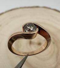 Load image into Gallery viewer, Ring in 14 ct. rose gold with 0,53 ct. diamond