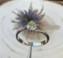 Load image into Gallery viewer, 14 ct. white gold ring with 0,47 ct. diamond