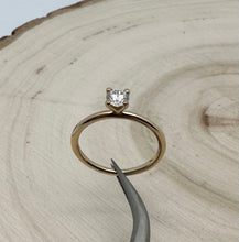 Load image into Gallery viewer, 14 ct. goldring with 0,35 ct. diamond