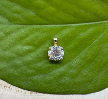 Load image into Gallery viewer, 14 ct. gold pendant with 1,00 ct. natural diamond