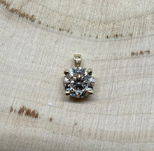 Load image into Gallery viewer, 14 ct. gold pendant with 1,00 ct. natural diamond