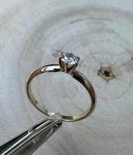 Load image into Gallery viewer, 14 ct. goldring with 0,30 ct. diamond