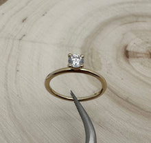 Load image into Gallery viewer, 14 ct. goldring with 0,35 ct. diamond