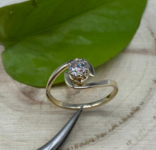 Load image into Gallery viewer, 14 ct. gold ring with one 0,40 ct. natural diamond
