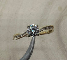Load image into Gallery viewer, 14 ct. gold ring with 0,47 tcw. diamonds