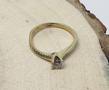 Load image into Gallery viewer, 14 ct. gold ring with 0,47 tcw. diamonds