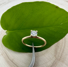 Load image into Gallery viewer, 14 ct. goldring with 0,35 ct. diamond