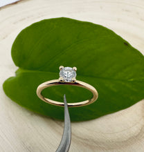 Load image into Gallery viewer, 14 ct. goldring with 0,35 ct. diamond
