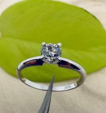 Load image into Gallery viewer, Ring in 14 ct. white gold with 0,40 ct. diamond