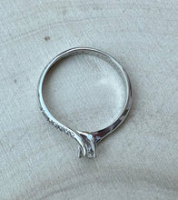 Load image into Gallery viewer, 14 ct. white gold ring with 0,27 tcw. diamonds