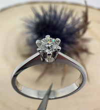 Load image into Gallery viewer, Ring in 14 ct. white gold with 0,25 ct. diamond