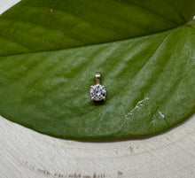 Load image into Gallery viewer, Pendant in 14 ct. gold with 0,41 ct. natural diamond.