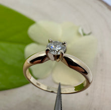 Load image into Gallery viewer, Yellow gold ring with 0,25 ct. diamond