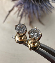 Load image into Gallery viewer, Set of stud earrings
