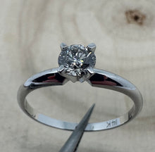 Load image into Gallery viewer, Ring in 14 ct. white gold with 0,40 ct. diamond