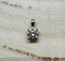 Load image into Gallery viewer, Pendant in 14 ct. gold with 0,41 ct. natural diamond.