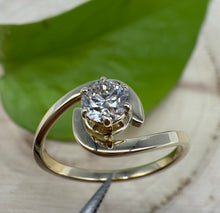 Load image into Gallery viewer, 14 ct. gold ring with one 0,40 ct. natural diamond