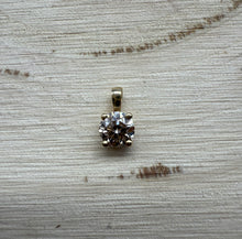 Load image into Gallery viewer, Pendant in 14 ct. gold holding one 0,50 ct. natural diamond