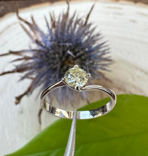 Load image into Gallery viewer, 14 ct. white gold ring with 0,47 ct. diamond