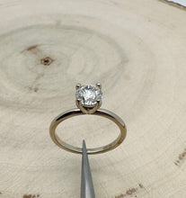 Load image into Gallery viewer, 14 ct. goldring with 1,09 ct. diamond