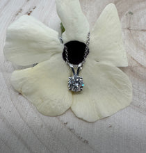 Load image into Gallery viewer, 14 ct. white gold necklace with 0,61 ct. diamond